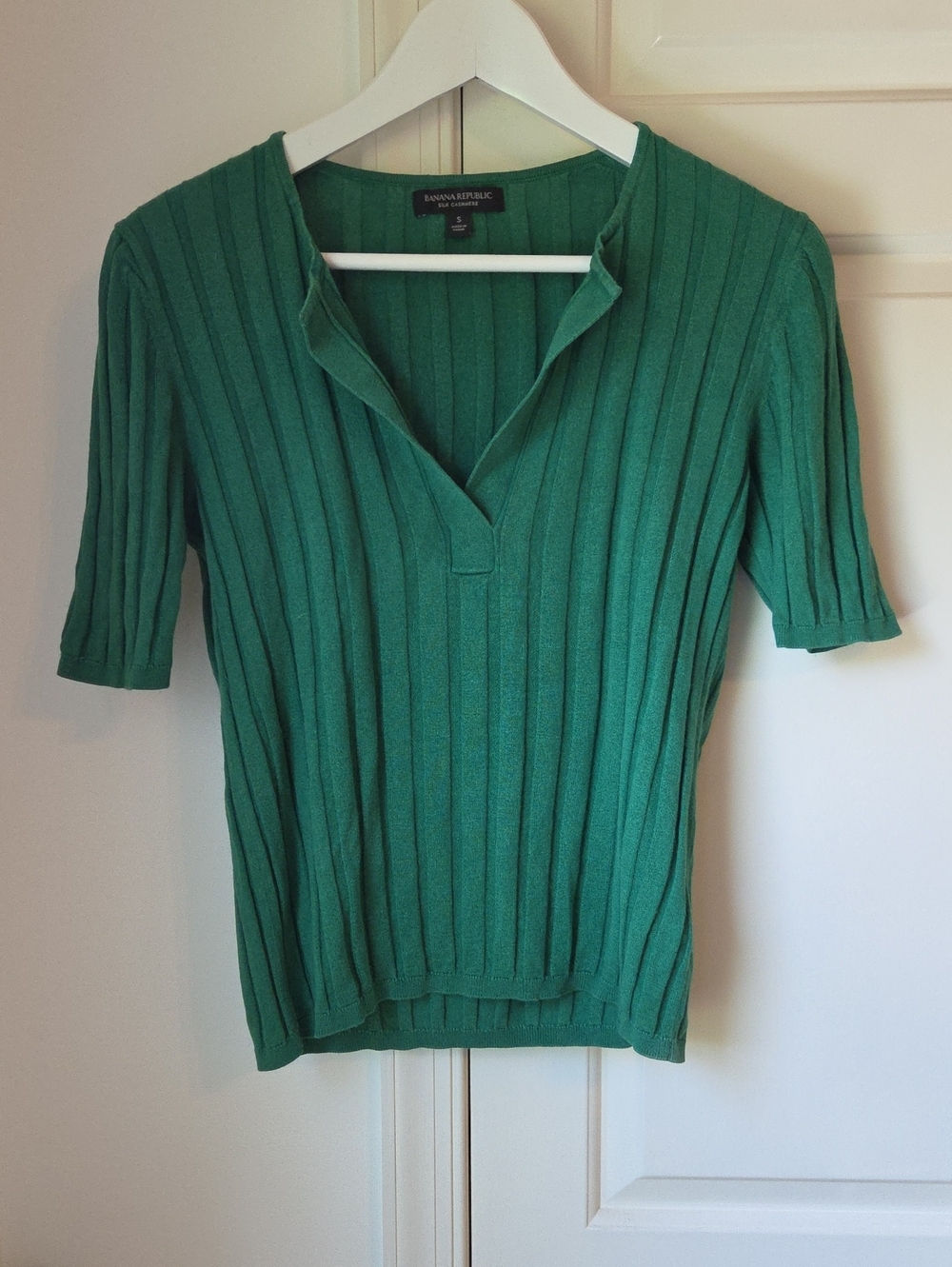 Banana Republic Silk Cashmete Green Ribbed Short-Sleeve Split Neck Top